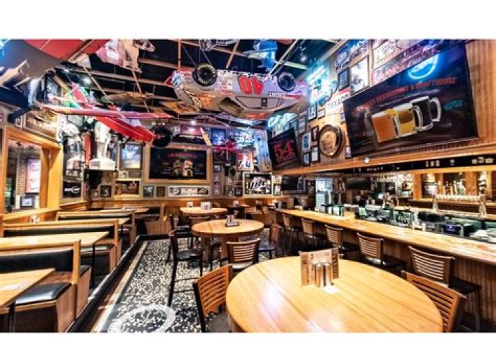 Exploring the Delightful Dining Experience at 54th Street Bar and Grill