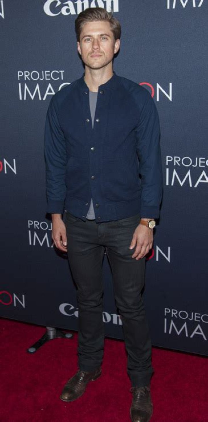 Aaron Tveit's Height: A Comprehensive Guide