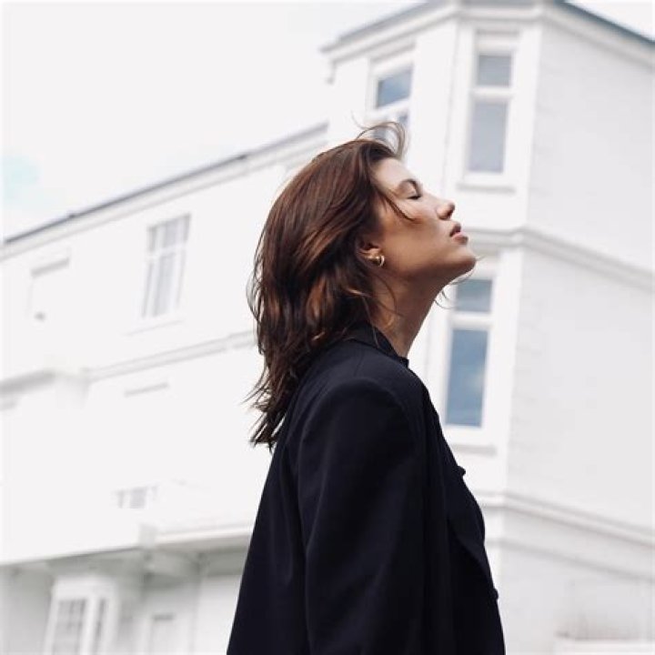 Aileen G: The Rising Star in the Entertainment Industry