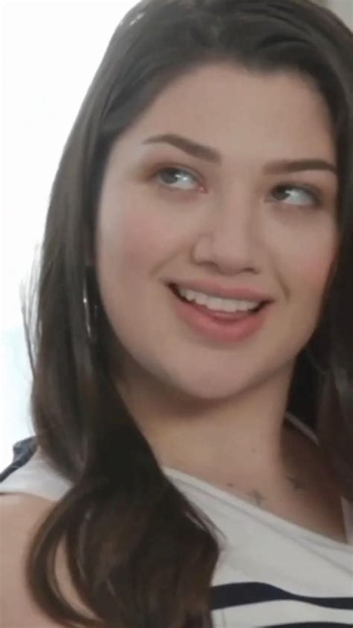 Alyx Srat: The Rising Star in the Fashion Industry