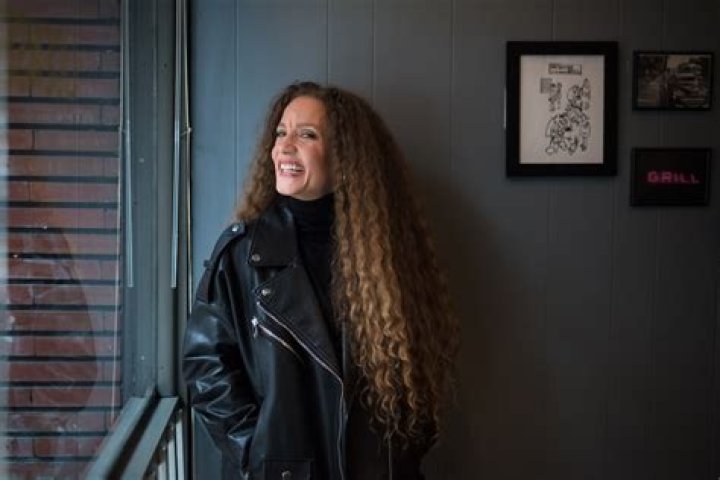 Exploring the Life and Love of Amanda Marshall: Who is Her Partner?