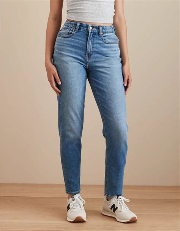 Discovering the Allure of American Eagle Mom Jeans