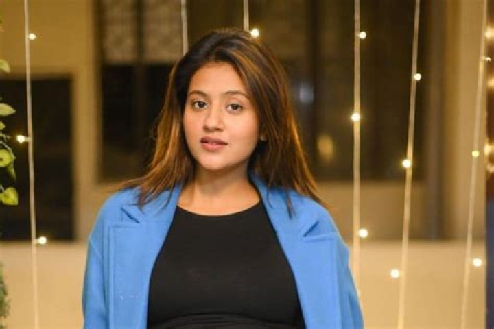 Anjali Arora Video: Rising Star in the Digital Era