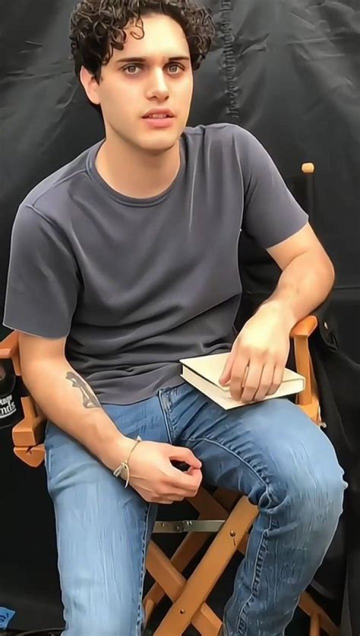 Exploring the Life and Achievements of Aria Shahghasemi