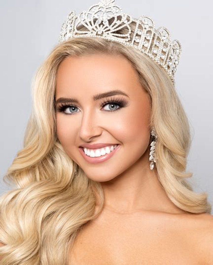 Stunning Ashley Strohmier: A Missouri Gem Uncovered