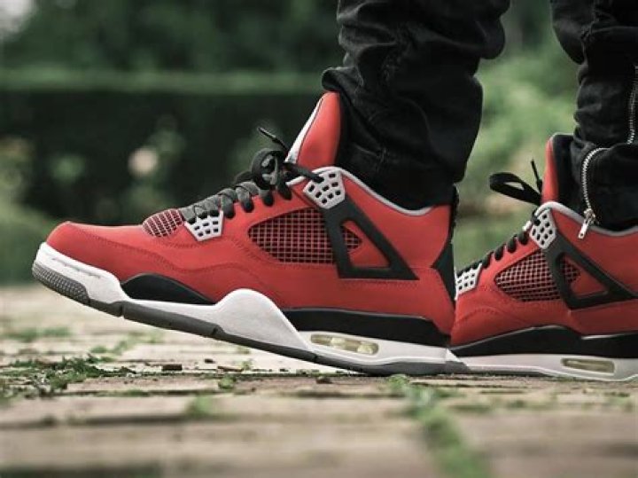 Best Jordan 4 Colorways: A Comprehensive Guide