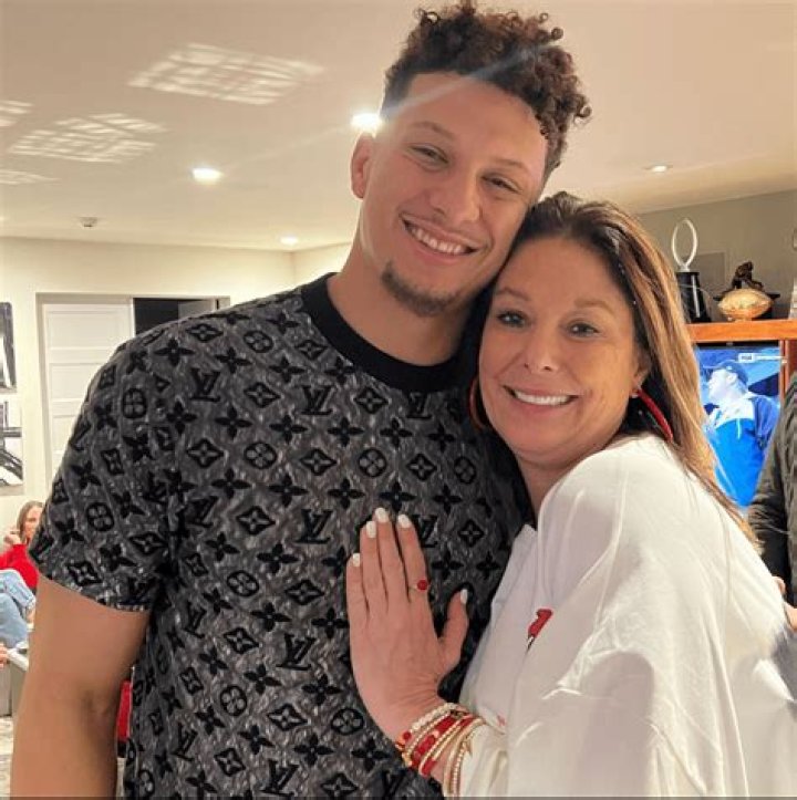 Unveiling the Heartwarming Story of Buscar and His Mom