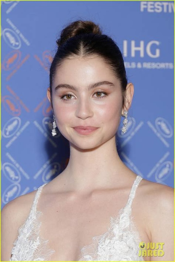 Exploring the Life and Legacy of Carys Zeta Douglas