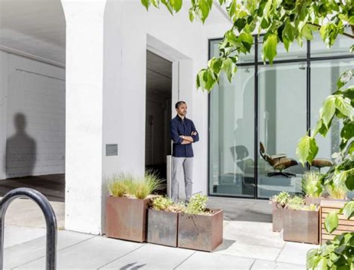 Exploring the Luxurious Residence of Chamath Palihapitiya