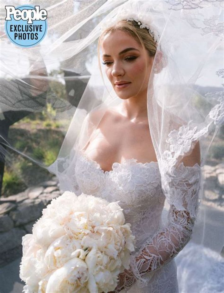 Chloe De Serigny: The Enigmatic Visionary of Fashion