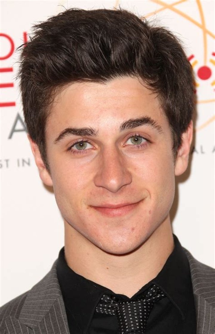 Exploring the Life and Career of David Henrie: A Talented Actor and Director