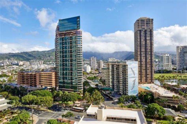 The Ultimate Guide to DoubleTree by Hilton Alana Waikiki Beach: A Tropical Paradise Awaits