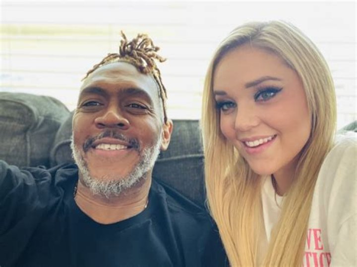 Dredd Twitter: An Insight into the Online Persona of Dredd