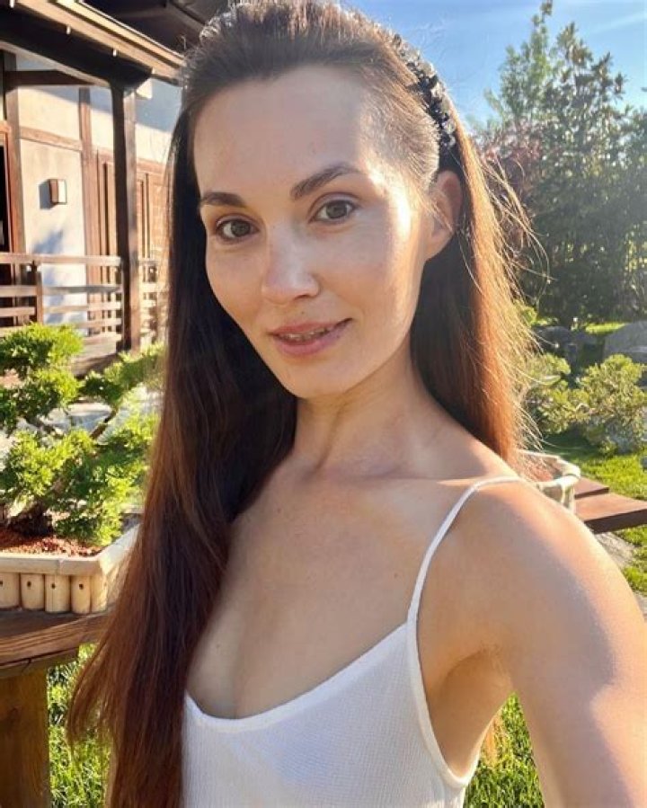 Discovering the Charismatic World of Ekaterina Naturally on Twitter