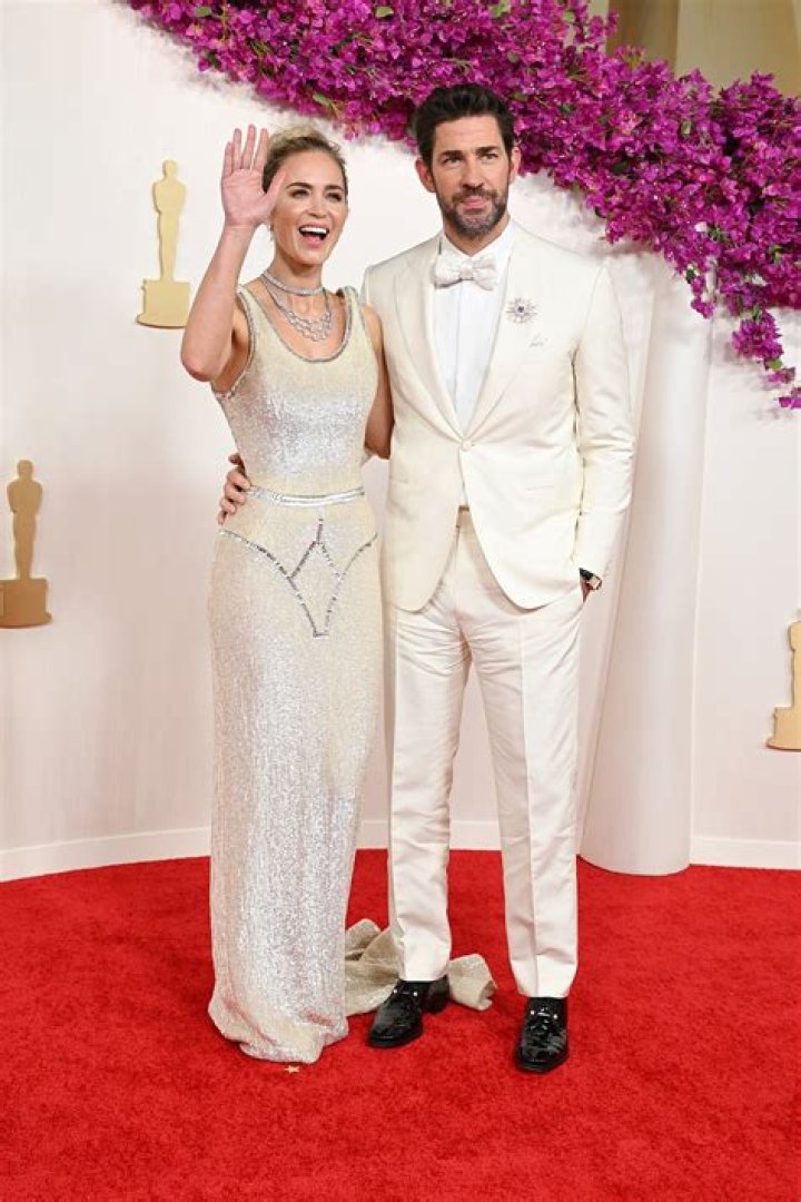 Emily Blunt's Oscar Dress: A Timeless Fashion Statement