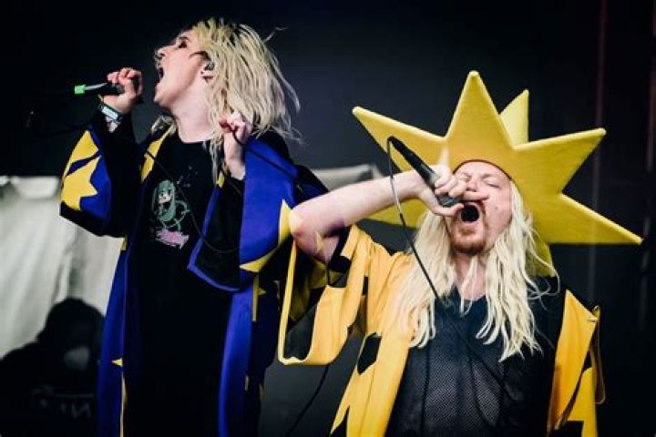 Exploring the Musical Journey of Elle King: The Story Behind X's and O's