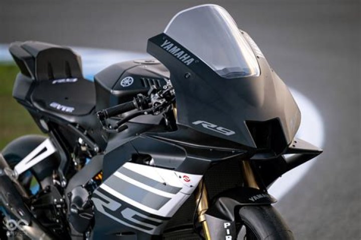 Unleashing the Beast: The Fully Carbon Fiber Yamaha R1 Dual Procharged Top Speed