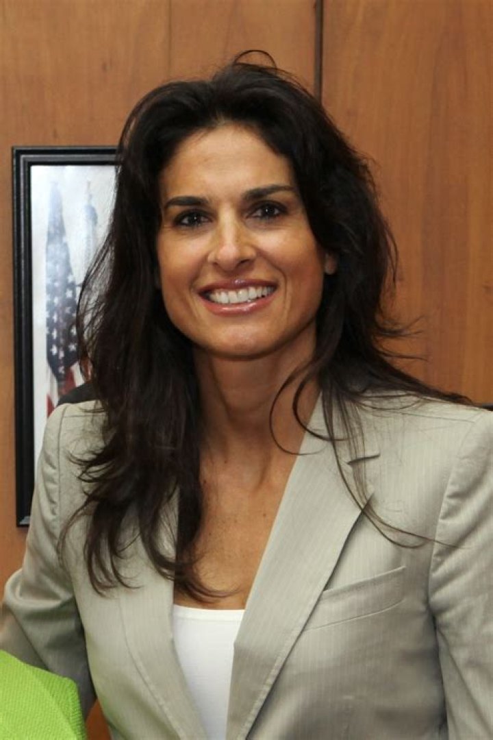 Unveiling the Legacy of Gabriela Sabatini: A Tennis Icon