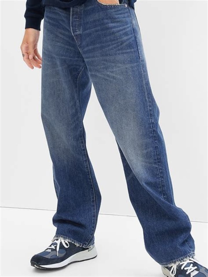 Discovering the Timeless Appeal of 90s Loose Jeans