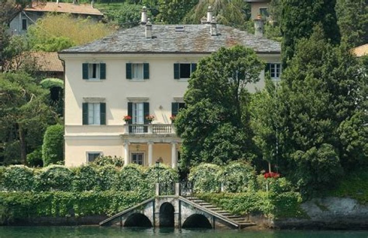 Explore the Luxurious Hideaway: George Clooney's Enchanting Home on Lake Como