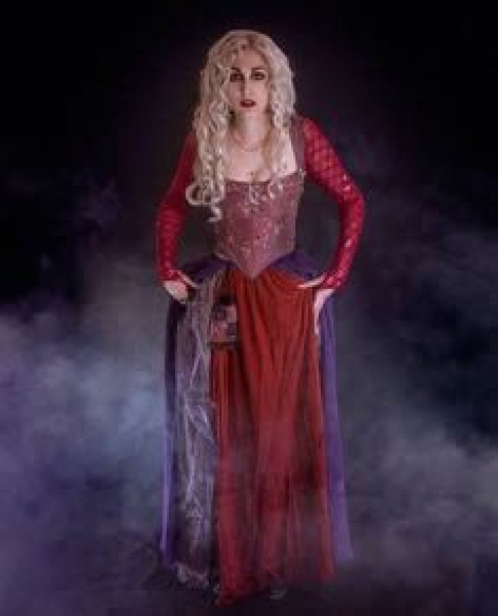 Bewitching Blonde Witch: Hocus Pocus