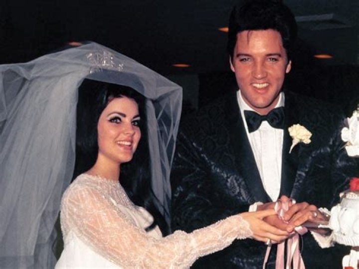 How Old Was Elvis When He Got Married: A Comprehensive Exploration of the King's Love Story