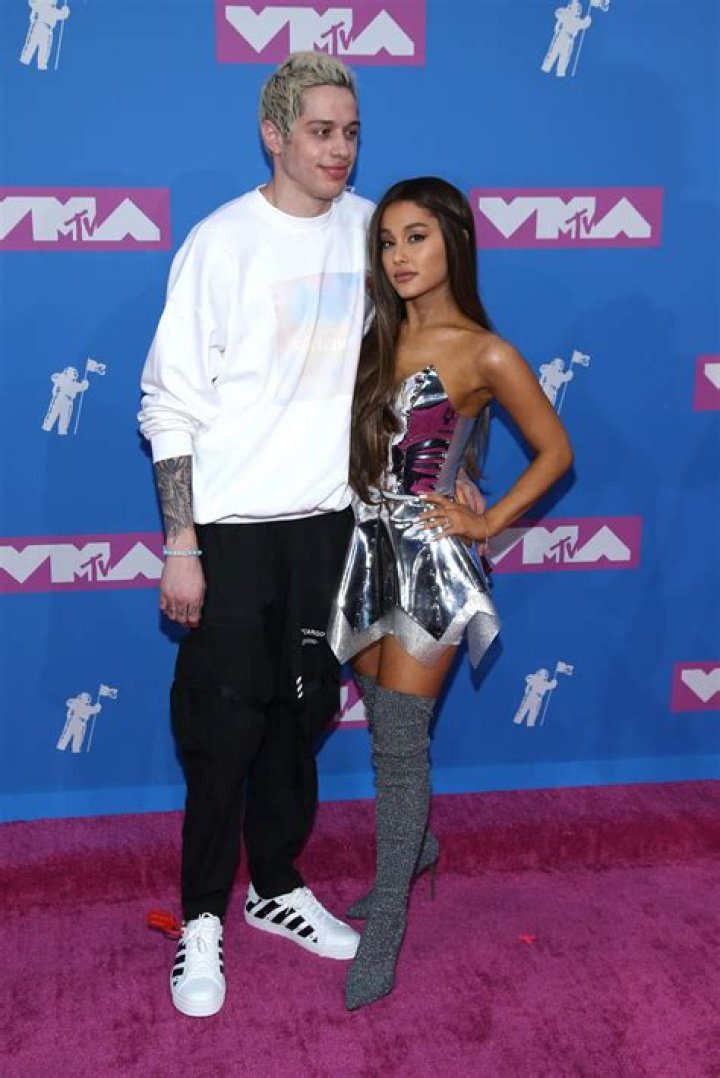 How Tall is Ariana Grande? Discovering the Height of the Pop Icon