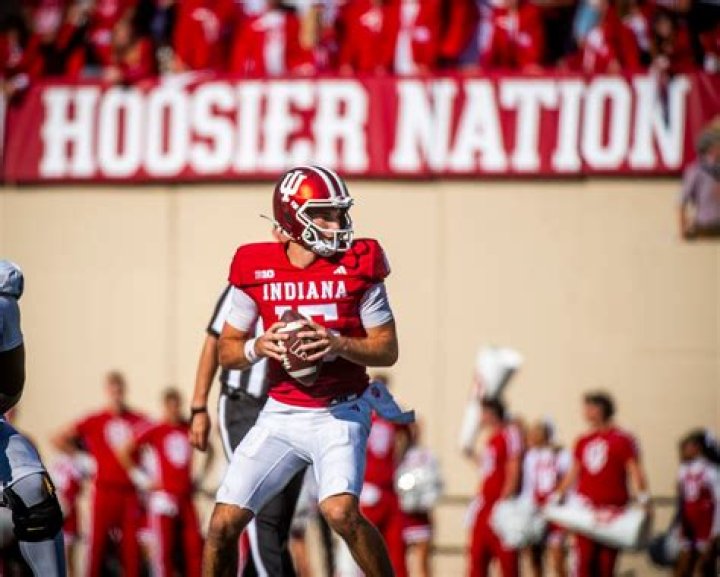 How Tall is Jessica Mendoza? A Deep Dive into the Life of a Sports Icon