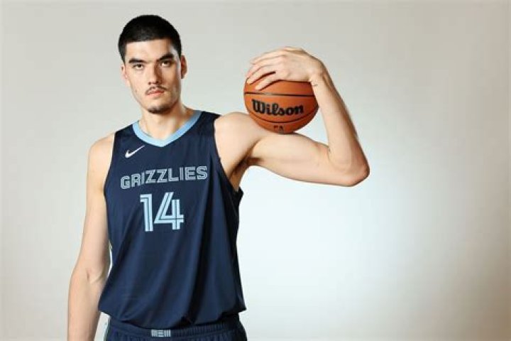 How Tall is Zach Edey? A Complete Overview of the Rising Basketball Star