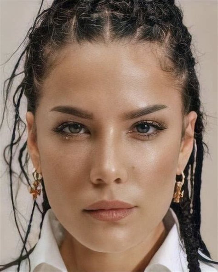 Exploring Halsey's Gender Identity: Is Halsey Nonbinary?