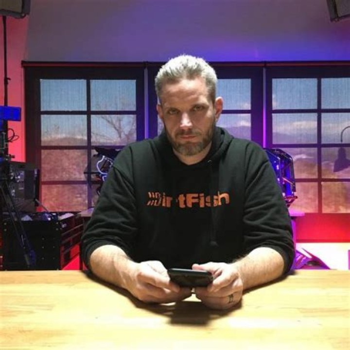 Everything You Need to Know About JayzTwoCents Height and More