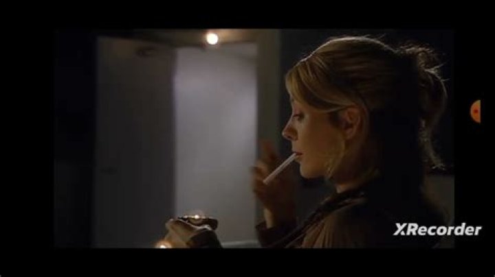 The Truth About Jenna Elfman Smoking: Fact or Fiction?