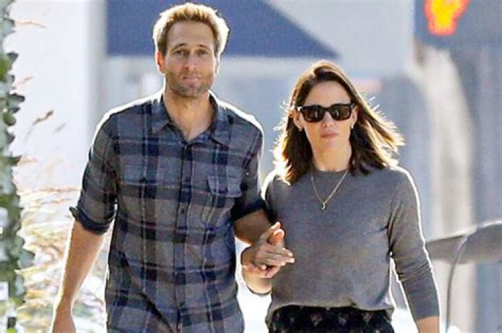 Exploring the Love Life of Jennifer Garner: Who is Her Boyfriend?