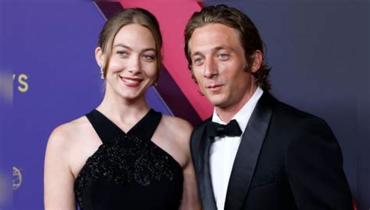 Jeremy Allen White's Sister: A Look into His Family Ties