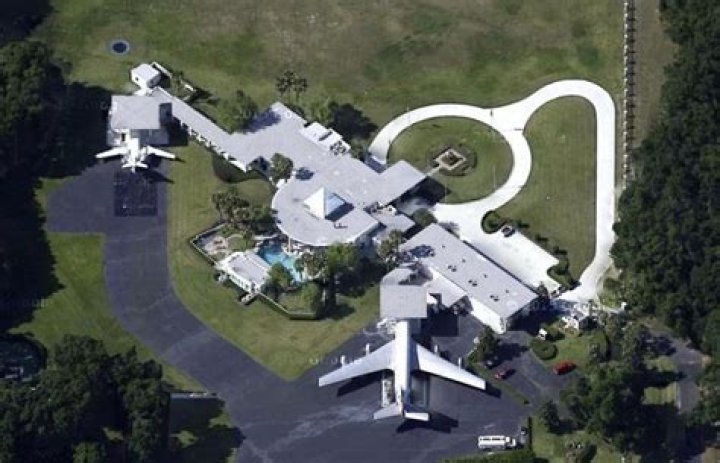Exploring John Travolta's House: A Glimpse into the Actor's Luxurious Lifestyle