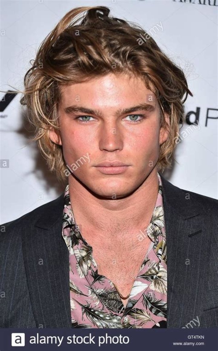 Unveiling the Enigma of Jordan Barrett: The Rising Star of Fashion