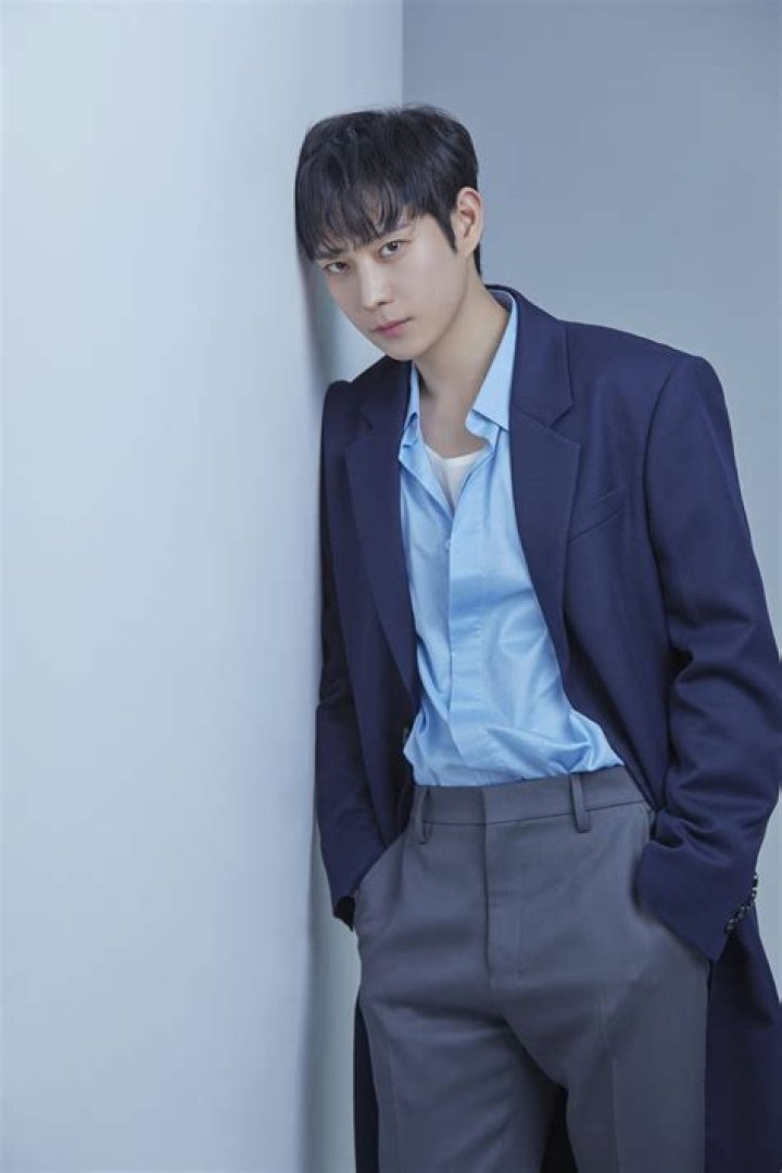 Kim Young-Dae: The Rising Star of Korean Entertainment