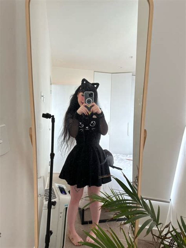 The Intriguing World of Lara.Lane of Leaks