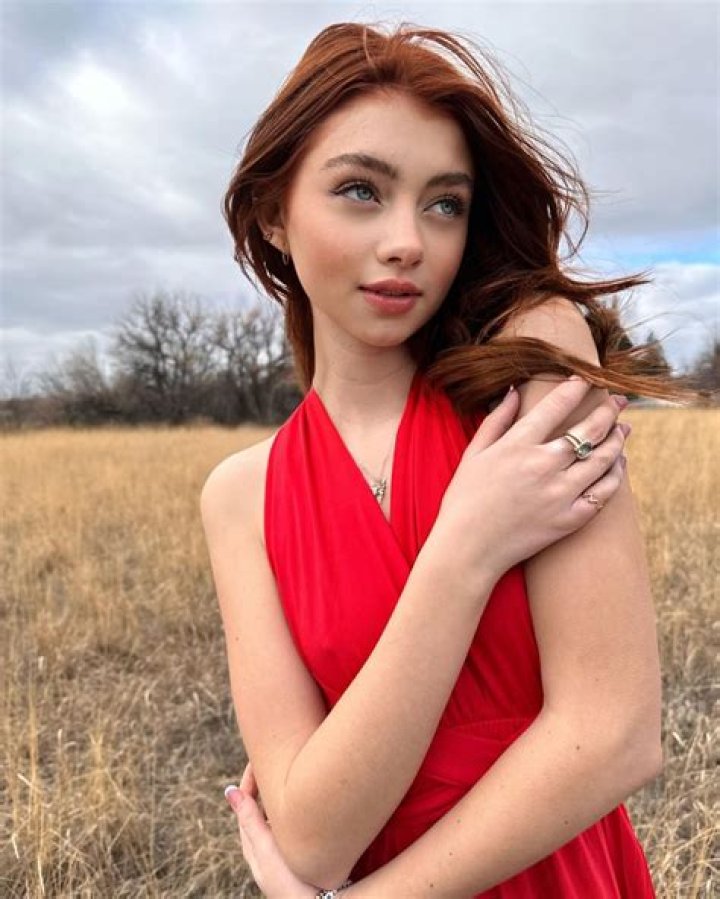 Lara Rose CE: A Rising Star in the Digital Realm