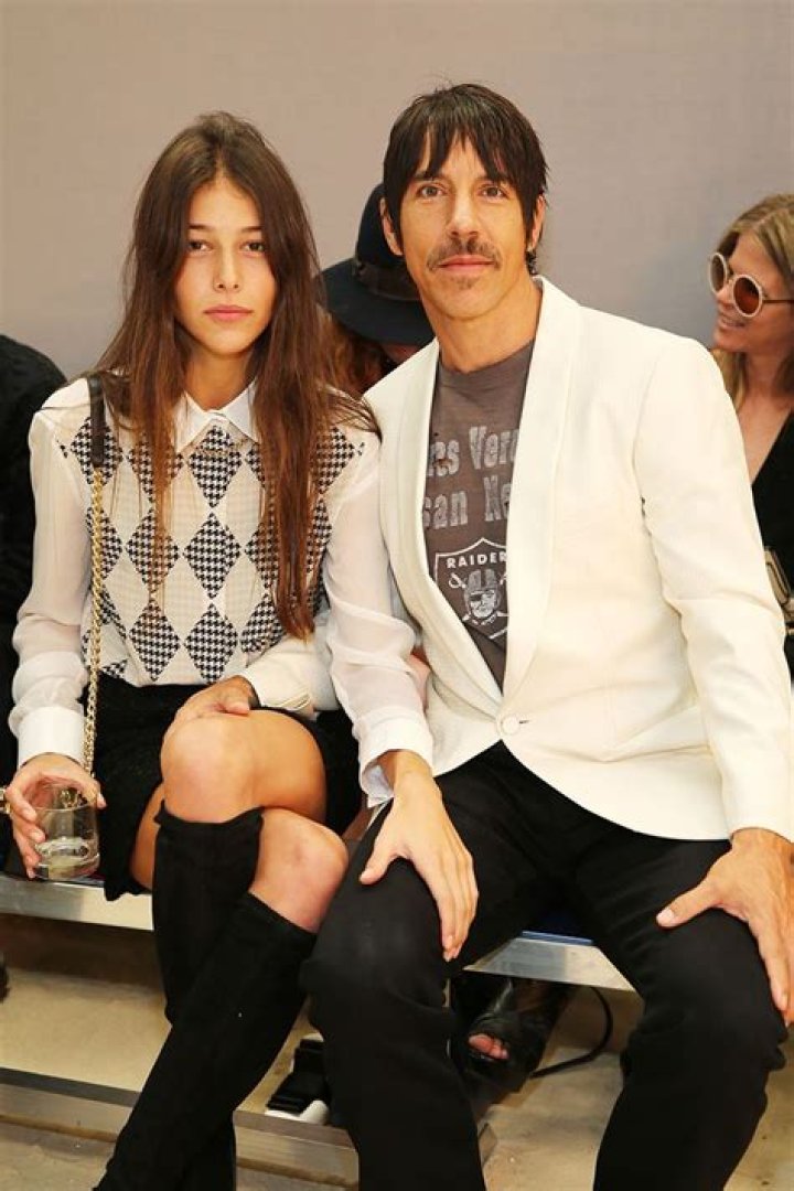 Exploring the Relationship of the Lead Singer of Red Hot Chili Peppers: A Look at His Girlfriend