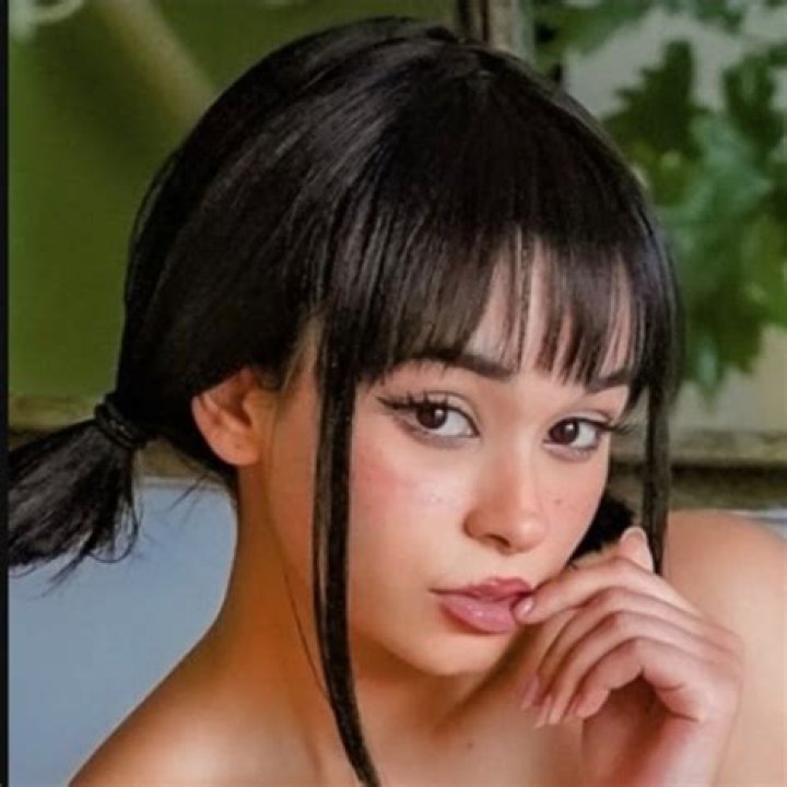 Leila Santese: The Rising Star in the Entertainment Industry