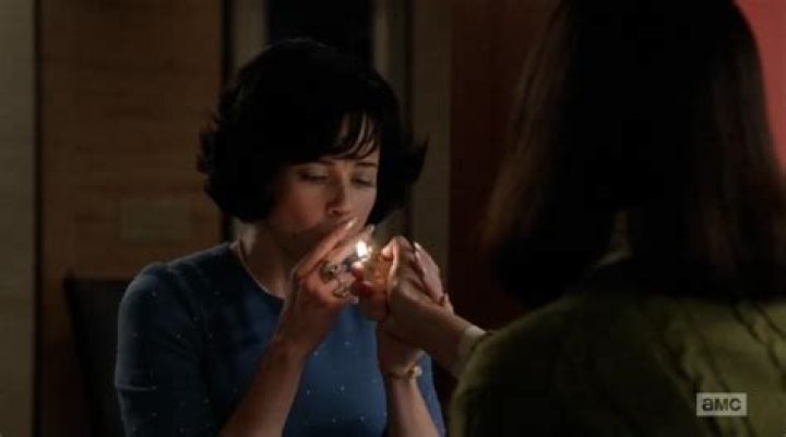 Linda Cardellini Smoke: Exploring the Rumors, Facts, and Her Impact in Hollywood