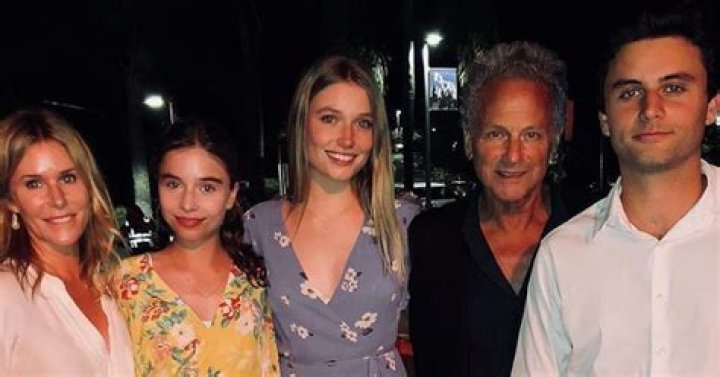 Lindsey Buckingham Children: A Glimpse into the Family Life of the Fleetwood Mac Guitarist