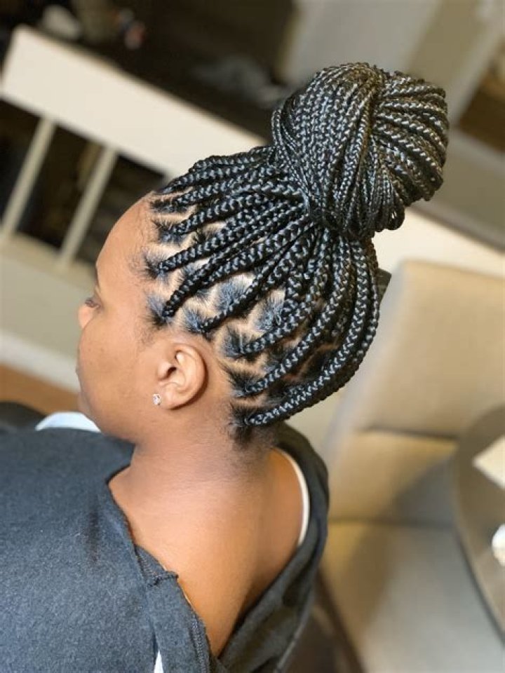 Ultimate Guide to Medium Knotless Braids: Style, Care, and Tips