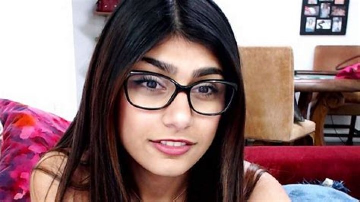 Exploring the Intriguing Romance of Mia Khalifa