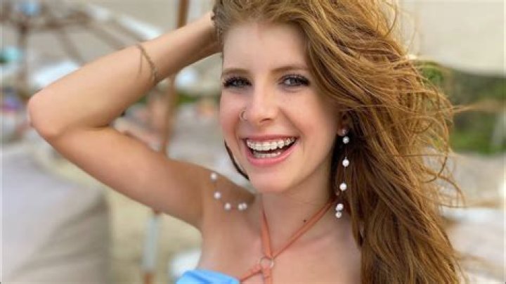 Discover the Fascinating Journey of Julinha: The Model Taking the World by Storm