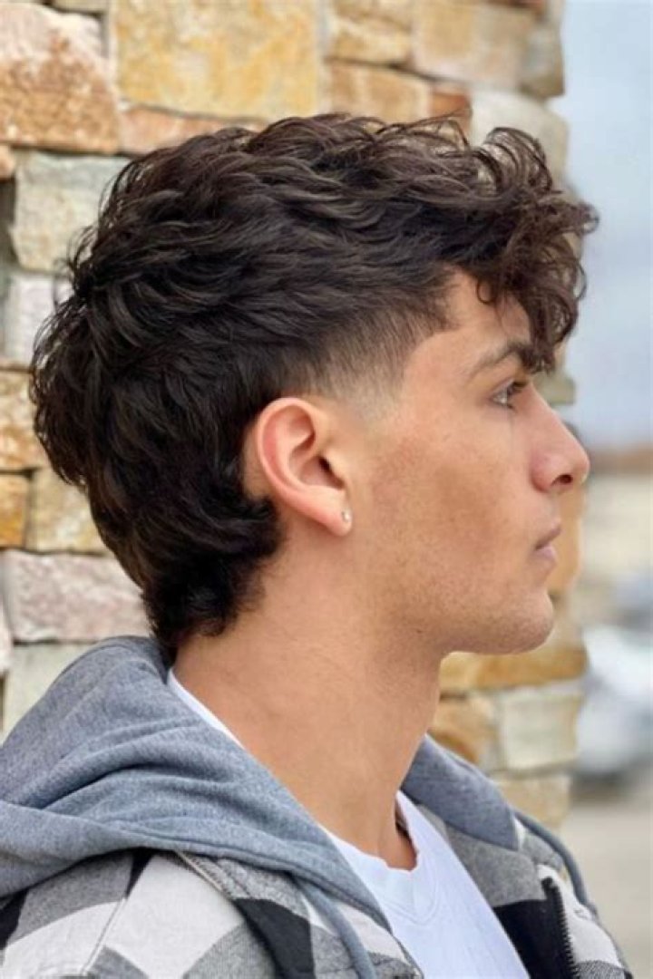 The Modern Mullet: A Trendy Comeback in Hairstyling