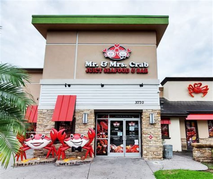 Exploring the Unique Culinary Experience at Mr & Mrs Crab