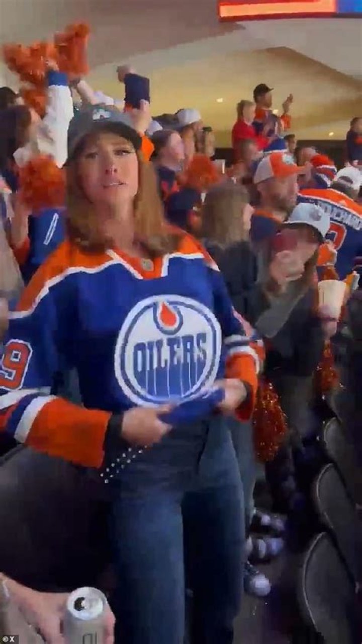 Understanding the Phenomenon of Oilers Game Flashers: An Insight into the Culture and Impact