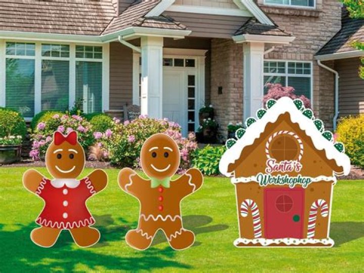 Outdoor Christmas Decorations: Creating a Gingerbread Wonderland